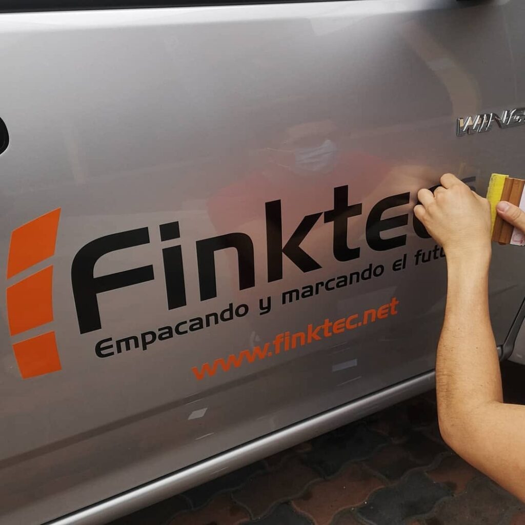 decoracion de camioneta con vinil ploteado guayaquil