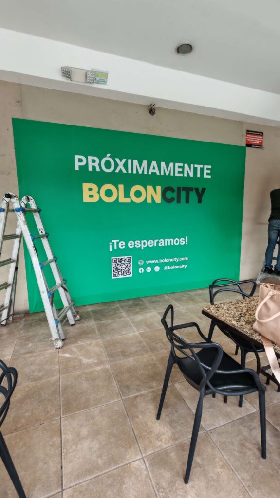 lona expectativa para local nuevo
